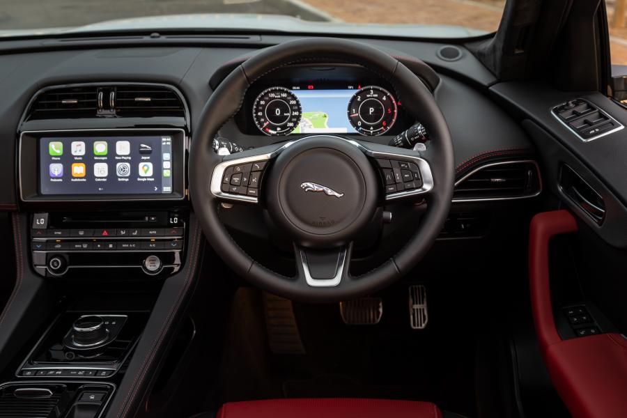 Торпедо Jaguar F-Pace 25d AWD Chequered Flag 2020 года  (ZA) (фото 12 из 37)